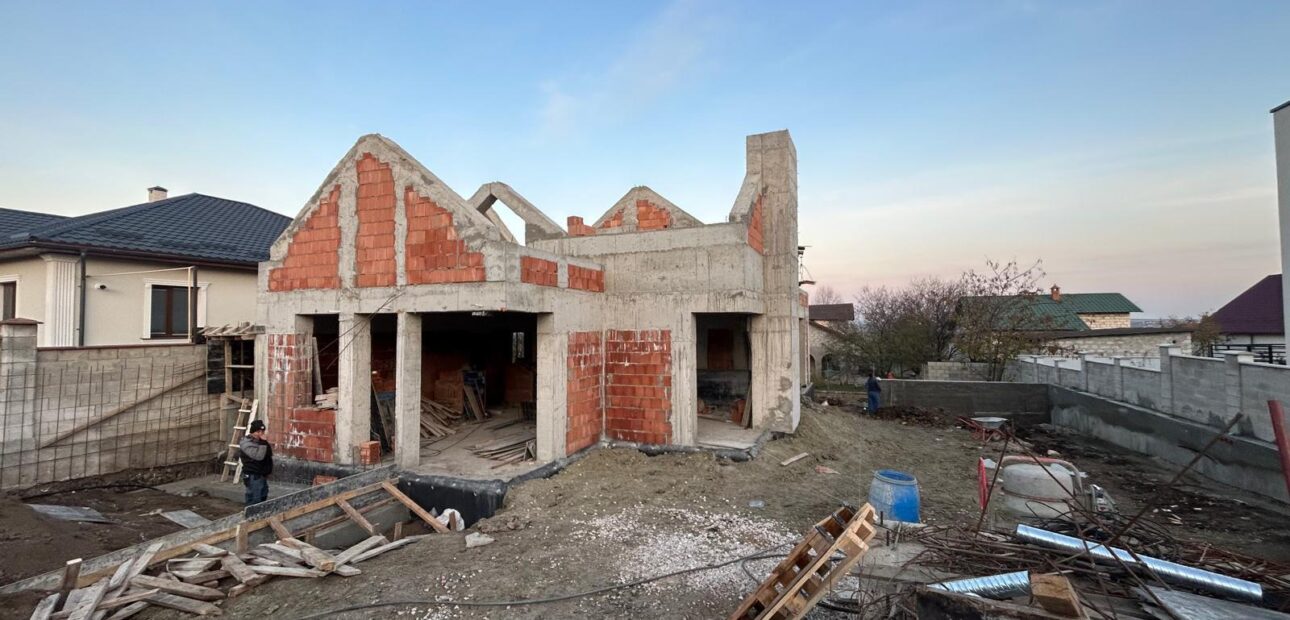 CU CE SĂ ÎNCEPI CONSTRUCȚIA UNEI CASE